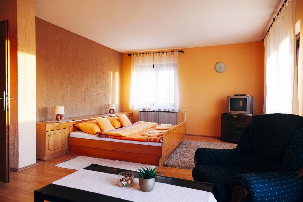 Apartmani Maraton Vukovar Rum bild