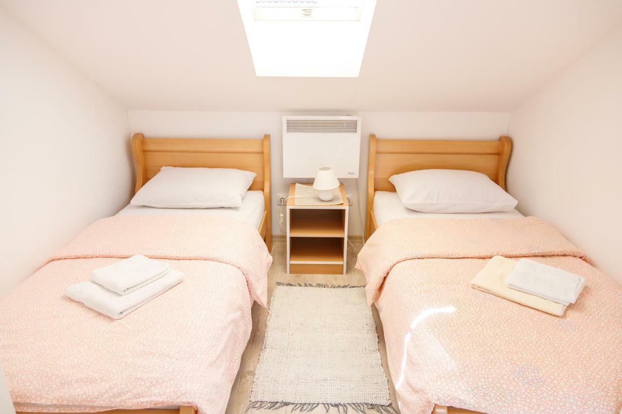 Apartmani Maraton Vukovar Exteriör bild
