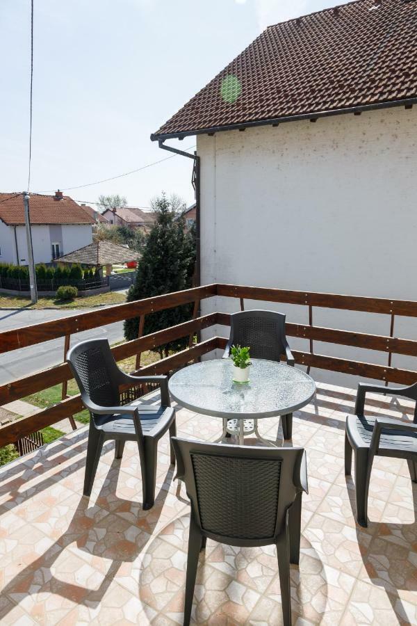 Apartmani Maraton Vukovar Exteriör bild