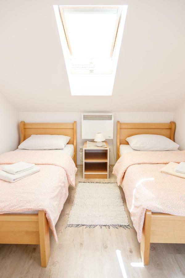 Apartmani Maraton Vukovar Exteriör bild