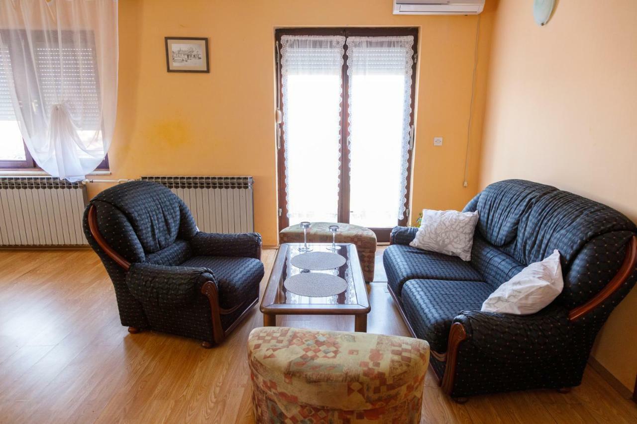 Apartmani Maraton Vukovar Exteriör bild