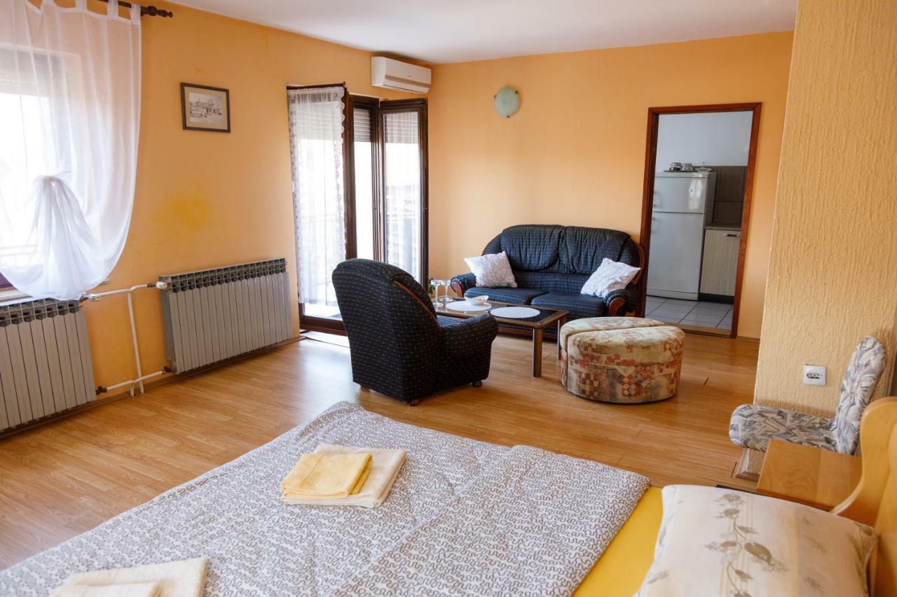 Apartmani Maraton Vukovar Exteriör bild