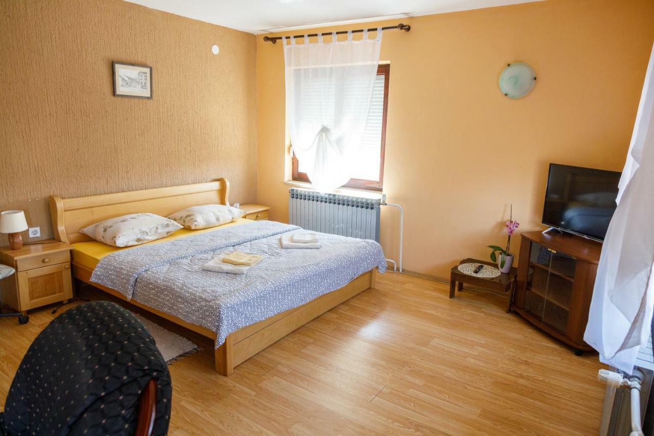 Apartmani Maraton Vukovar Exteriör bild